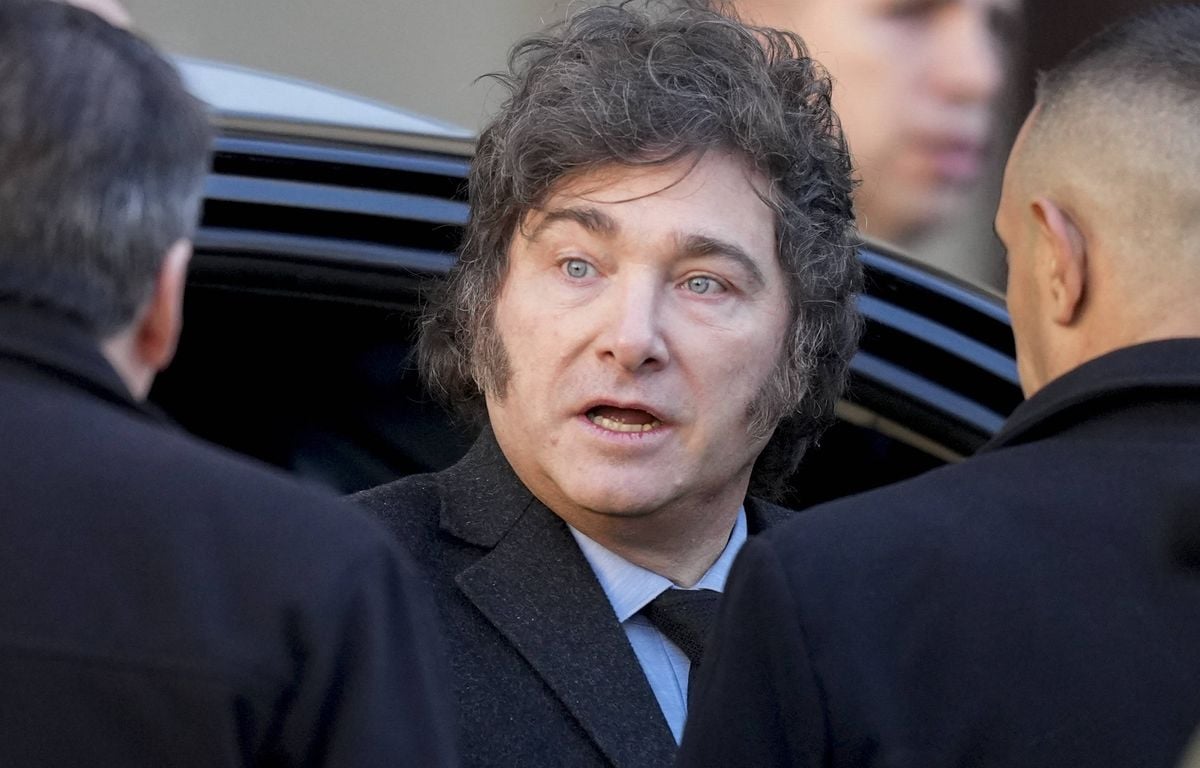 Argentine : Le président Javier Milei visé par des jets de projectiles lors d'un déplacement de campagne