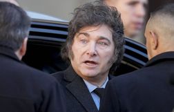 Le président argentin visé par des jets de projectiles