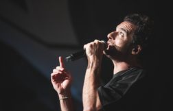 A Spa, Amir fait face à la controverse en chœur et avec le cœur