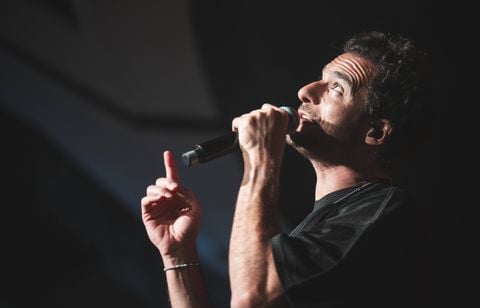 Aux Francofolies de Spa, Amir répond à ses détracteurs en chœur et avec le cœur