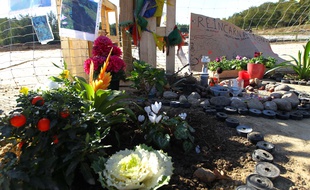 Hommage à Rémi Fraisse sur le site du barrage de Sivens.