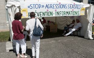 Un stand contre le harcèlement de rue et les agressions sexuelles aux Fêtes de Bayonne, le 27 juillet 2017.