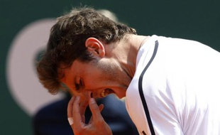 Le tennisman Gilles Simon, lors du tournoi de Monte-Carlo face à Andreas Beck, le 14 avril 2009.