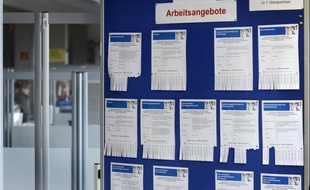 Le marché du travail allemand a envoyé des signaux contrastés en janvier, avec d'un côté, une nette hausse du taux de chômage brut et de l'autre, une forte réduction du nombre de chômeurs en données corrigées des variations saisonnières, selon l'Agence pour l'emploi