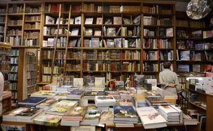 Une enquête réalisée par l'Insee en 2011 montre que le temps consacré à la lecture, y compris sur internet, a diminué d'un tiers depuis 1986.