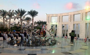 Vue le 3 janvier 2014 à Charm el-Cheikh du mémorial érigé en hommage aux victimes du crash de Flash Airlines en 2004