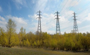 Pylônes à haute tension. Illustration électricité. Strasbourg