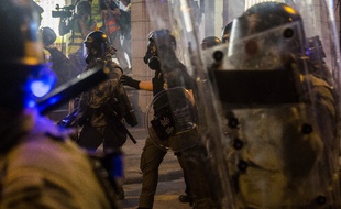 Des policiers à Hong Kong