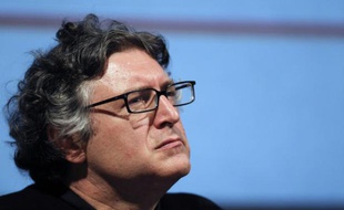 Le philosophe Michel Onfray, à l'ouverture de l'Université populaire de Caen, à Hérouville-Saint-Clair, dans le nord-ouest de la France, le 15 octobre 2010