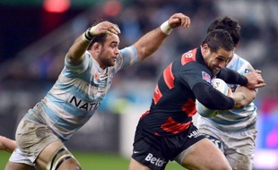 Le Stade Toulousain a rempli sa feuille de route en tête du Top 14 de rugby grâce à sa victoire au Stade de France face au Racing-Métro, tandis que Montpellier s'est invité dans le Top 5 et que les deux clubs basques, Bayonne et Biarritz, sont relégables au terme de la 16e journée.