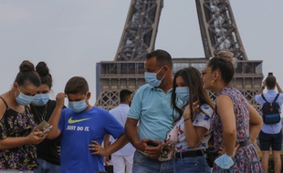 Une famille en visite à Paris (image d'illustration).