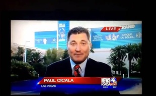 En retard à un match, le journaliste Paul Cicala se dépêche de rendre l'antenne et pique un sprint. La chute n'en sera que plus rude.