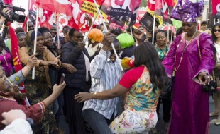 Une manifestation de femmes de chambre et gouvernantes de l'hôtel parisien Park Hyatt, contre la sous-traitance, le 24 septembre 2013