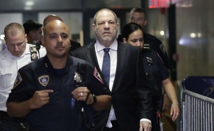 Un juge new-yorkais a annulé le 11 octobre 2018 l’un des six chefs d’accusation qui pesaient sur le producteur de cinéma déchu Harvey Weinstein lors d’une audience préliminaire.