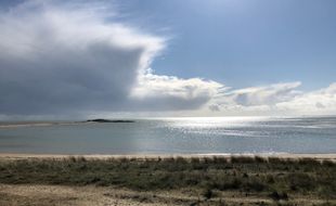La plage du Men Du, entre Carnac et Crac'h dans le Morbihan. La préfecture a interdit l'accès à ses plages en raison de l'épidémie de coronavirus.