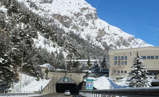 Entrée italienne du tunnel du Fréjus, qui abrite le Laboratoire Souterrain de Modane