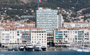 Toulon le 5 mars 2012 - Le port et la mairie de Toulon