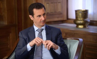 Photo fournie par l'agence SANA du président syrien Bachar al-Assad , le 17 avril 2015 à Damas, lors d'un entretien