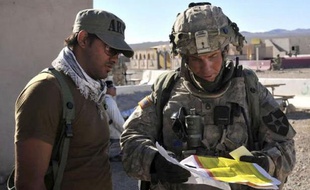 Le sous-officier américain accusé d'avoir tué 16 villageois afghans, et dont l'identité a été révélée vendredi, a été transféré vers une prison militaire aux Etats-Unis, en dépit de l'ire d'Hamid Karzaï selon qui le manque de coopération américain "ne peut plus être toléré".