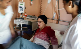 Le centre Léon Bérard de Lyon lance une étude clinique auprès de 273 patients atteints de cancer et touchés par le coronavirus.