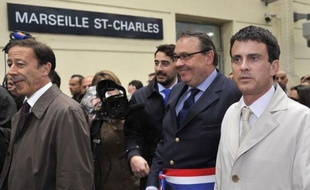 Le ministre de l'Intérieur Manuel Valls, pour son premier déplacement en province, a estimé lundi à Marseille que la deuxième ville de France devait "bénéficier du soutien et de l'attention de l'Etat", se refusant néanmoins à faire des annonces, notamment en terme d'effectifs policiers.