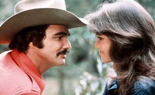 Burt Reynolds et Sallie Field dans «Cours après moi shérif», en 1977.