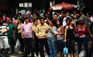 Une bonne partie du Venezuela a été privée d'électricité pendant plusieurs heures mardi après une panne géante qui a provoqué dans la capitale l'arrêt du métro, la fermeture des commerces et la formation d'embouteillages monstres.