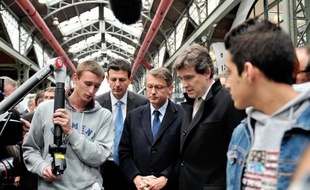 Les ministres Vincent Peillon et Arnaud Montebourg vont lancer lundi à Oyonnax-Bellignat (Ain) les "campus des métiers et des qualifications", au nombre d'une douzaine dans un premier temps.
