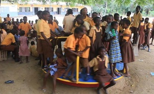 Capture d'écran d'une vidéo de l'AFPTV montrant des élèves de l'école élémentaire de Pediatorkope au Ghana, le 21 février 2015