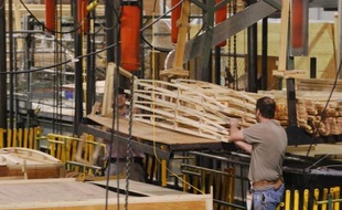 La croissance économique des Etats-Unis s'est accélérée au troisième trimestre mais reste encore insuffisante pour permettre au chômage de baisser véritablement, selon la première estimation officielle du PIB américain de l'été publiée vendredi à Washington.