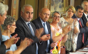 Gérard Collomb a présidé le conseil municipal de Lyon, lundi 29 mai, sous les applaudissements.