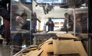 Une urne de vote.