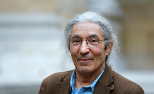L'écrivain algérien Boualem Sansal vient de recevoir le Grand Prix du Roman de l'Académie française à Paris le 29 octobre 2015