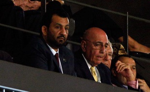 Le président de Malaga Abdullah Al-Thani lors d'un match de Ligue des champions contre le Milan AC le 24 octobre 2012.
