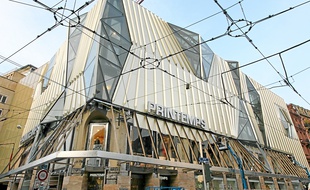 Le grand magasin, place de l'Homme de Fer, a subi d'importants travaux.