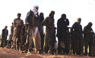 Les islamistes les ont chassés de Tombouctou, réduits à la portion congrue à Kidal et viennent de les écraser à Gao, en prenant leur quartier général pour tout le nord du Mali: les rebelles touareg sont en déroute et ne contrôlent plus aucune place forte dans cette région.