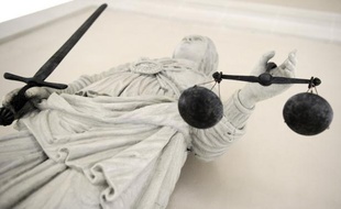 La cour d'assises d'appel de l'Essonne a condamné vendredi soir Catherine Menoux, 57 ans, à 20 ans de réclusion criminelle pour le meurtre par empoisonnement d'un riche septuagénaire retrouvé mort en 2005, a-t-on appris samedi auprès de son avocat.