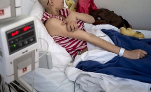 Un jeune patient à l'hôpital