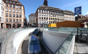 Le parking Gutenberg offre une des possibilités de se garer dans le centre de Strasbourg, où le stationnement est souvent compliqué. Illustration