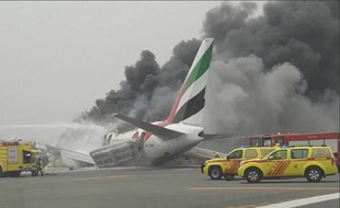 Un avion de la compagnie Emirates a eu un accident à l'atterrissage à l'aéroport de Dubaï, mercredi 3 août 2016.