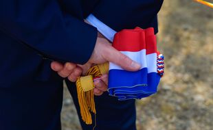 Une écharpe tricolore de député (Laurent Coust / SOPA Images//SOPAIMAGES)