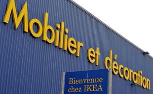 Le siège français de la société d'ameublement Ikea, basé à Plaisir (Yvelines), était toujours perquisitionné jeudi en fin d'après-midi dans le cadre de l'enquête sur les soupçons de surveillance illicité, a-t-on appris de source proche de l'enquête et auprès de la direction française du géant suédois.