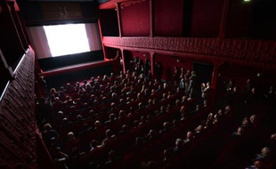 Face à une fréquentation qui piétine, les exploitants de salles de cinéma espèrent un rebond grâce au cocktail de blockbusters et de comédies françaises prévu pour 2016