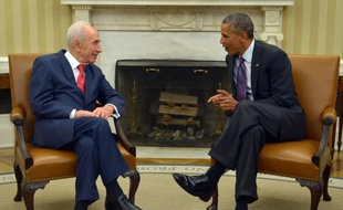 Le président israélien Shimon Peres (g) et son homologue américain Barack Obama à la Maison Blanche à Washington le 25 juin 2014