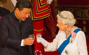 La reine Elizabeth II et le président chinois Xi Jinping lors d'un banquet à Buckingham Palace, le 20 octobre 2015 à Londres