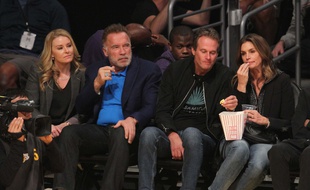 Sortie entre couples pour Arnold Schwarzenegger et Cindy Crawford au match des Lakers le 14 novembre dernier