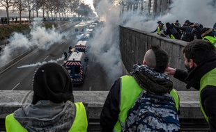 Samedi après-midi, sur les quais du Rhône à Lyon, lors de l'acte 10 des "gilets jaunes"