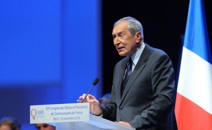 Le président de l'Association des maires de France (AMF) qui organise le congrès, Jacques Pélissard (UMP), avait demandé auparavant à Nicolas Sarkozy de réactiver la Conférence nationale des exécutifs (CNE).