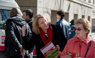 Danielle Simonnet en campagne le 9 mars 2014 à Paris