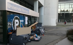 Les entrées des bâtiments de Rennes 2 sont bloquées depuis ce lundi matin.
